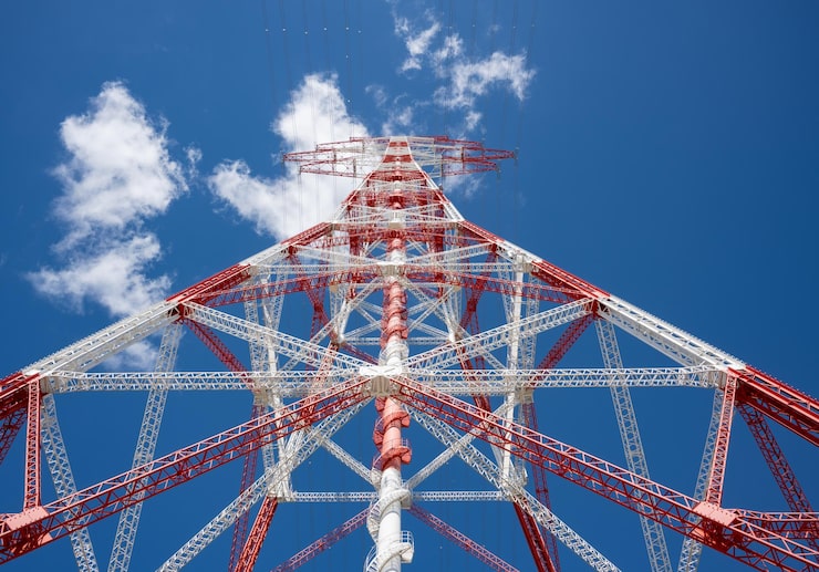 highest-electricity-pylons-high-voltage-pylons-europe-elbe-near-hamburg_1048944-7345412